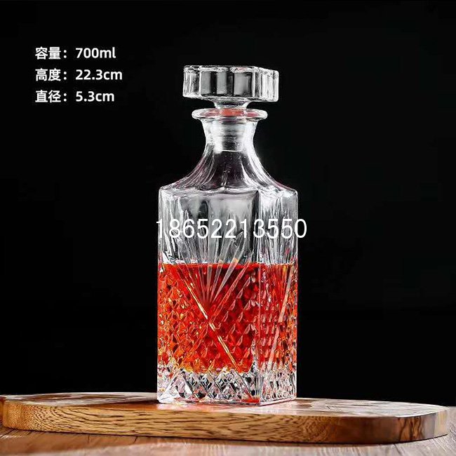700ml儲(chǔ)酒器 洋酒瓶